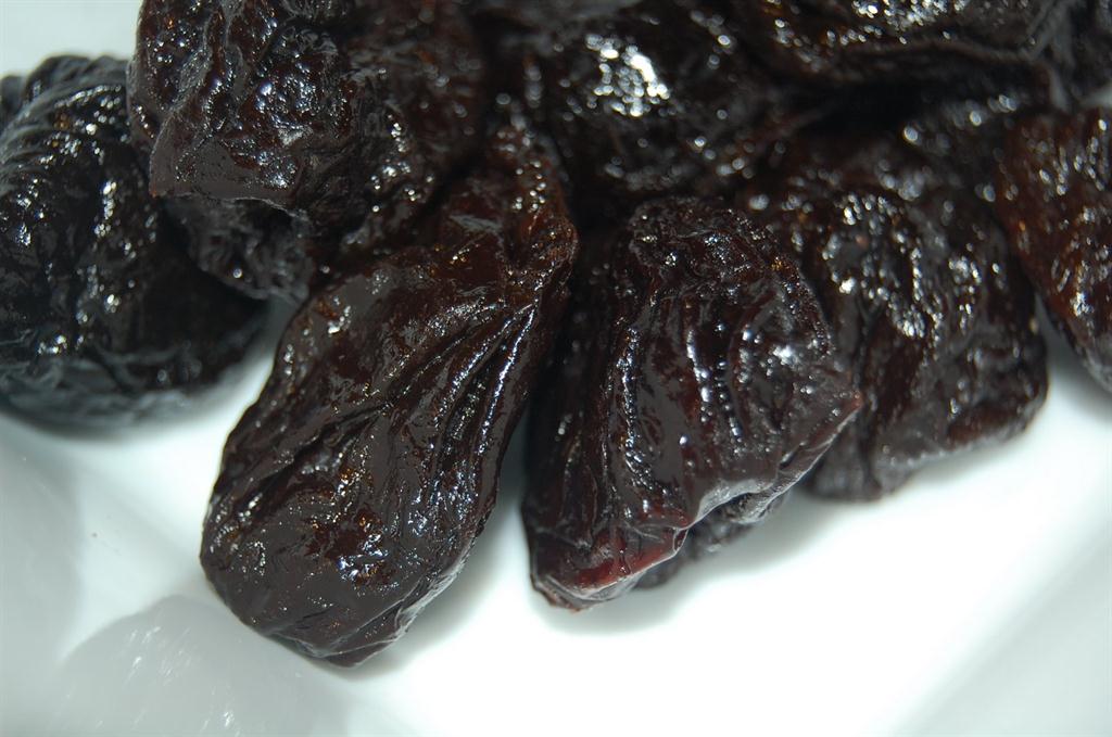 dried prunes image